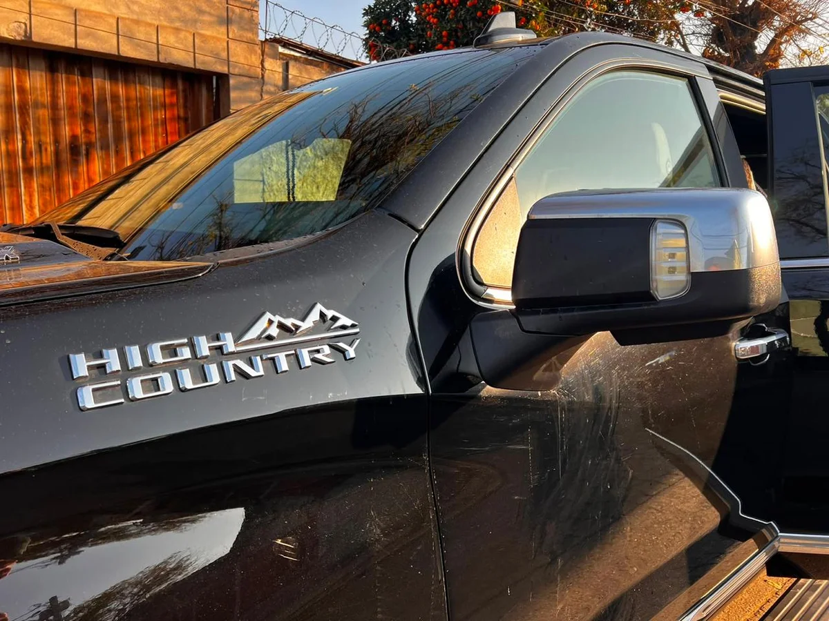 Chevrolet Silverado High Country 3.0L Diésel AT 4x4 año 2025 - Miniatura 17
