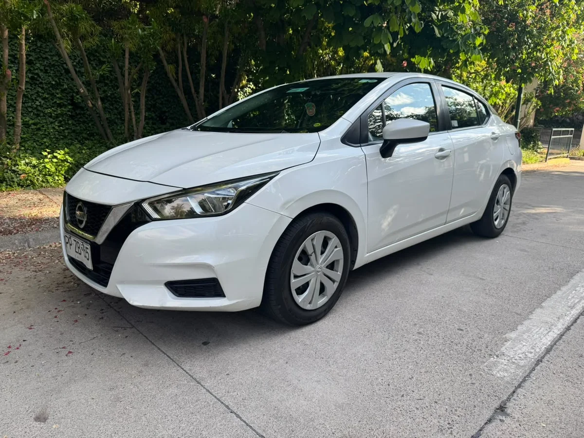 Nissan Versa Sense 1.6L MT5 año 2021 - Miniatura 3