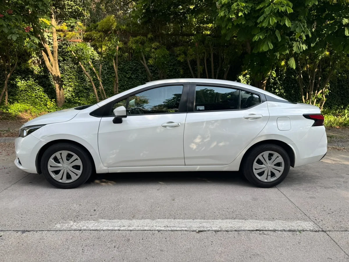 Nissan Versa Sense 1.6L MT5 año 2021 - Miniatura 5