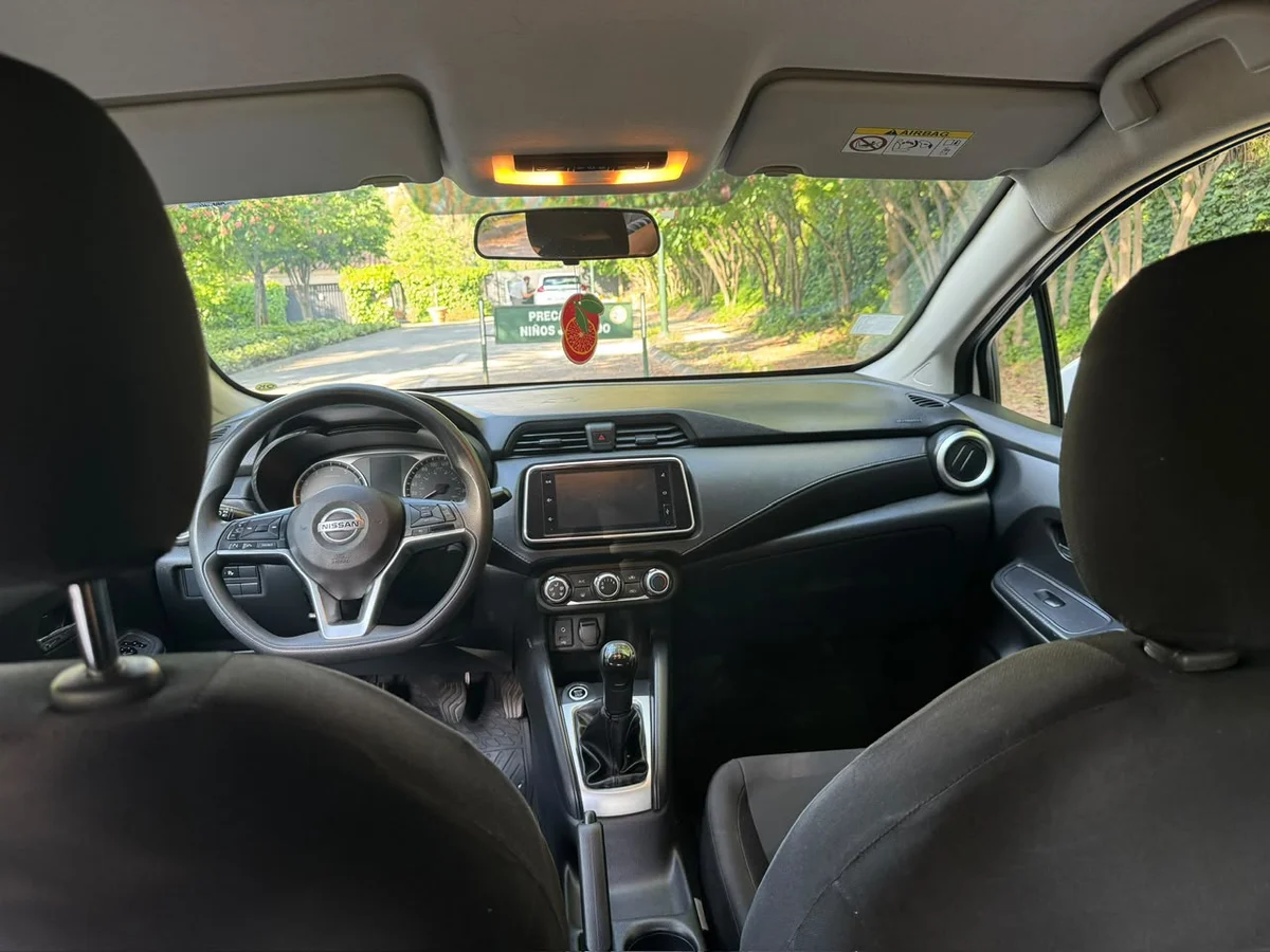 Nissan Versa Sense 1.6L MT5 año 2021 - Miniatura 9