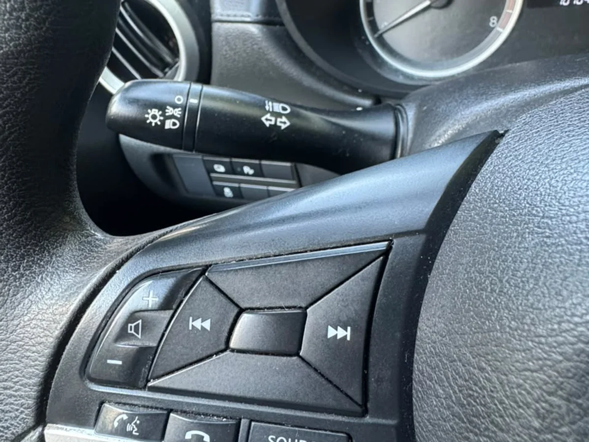 Nissan Versa Sense 1.6L MT5 año 2021 - Miniatura 12