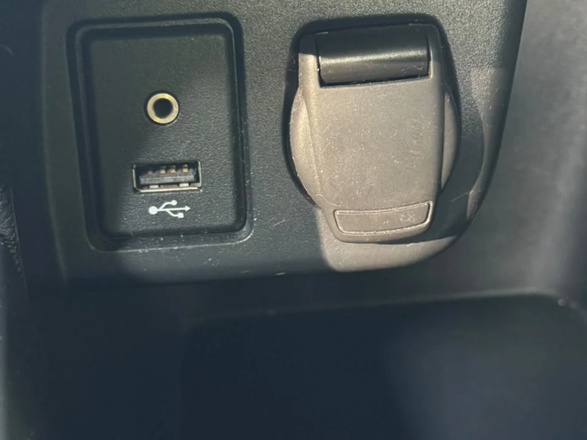Nissan Versa Sense 1.6L MT5 año 2021 - Miniatura 18