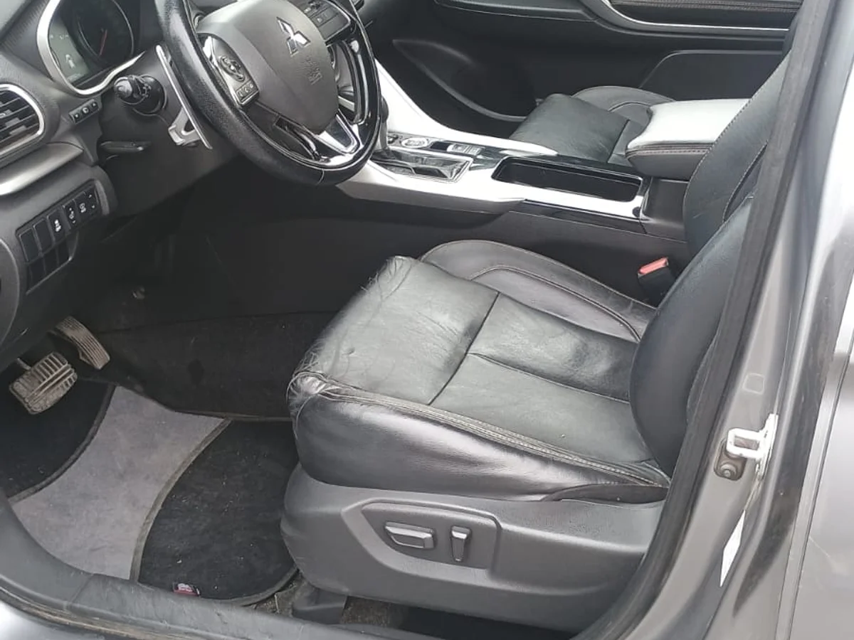 Mitsubishi Eclipse Cross RS 1.5L Turbo AT 4x4 año 2019 - Miniatura 14