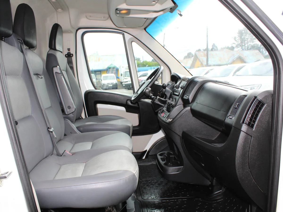 PEUGEOT Boxer 2.2 BLUEHDI 2020 - Miniatura 9