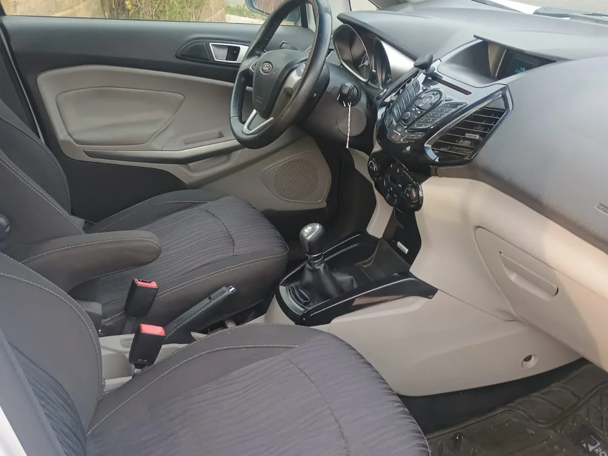 Ford Ecosport 1.6L TITANIUM 4X2 MT 5P año 2018 - Miniatura 3