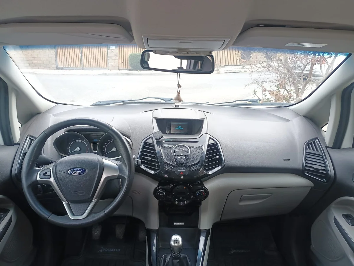 Ford Ecosport 1.6L TITANIUM 4X2 MT 5P año 2018 - Miniatura 18
