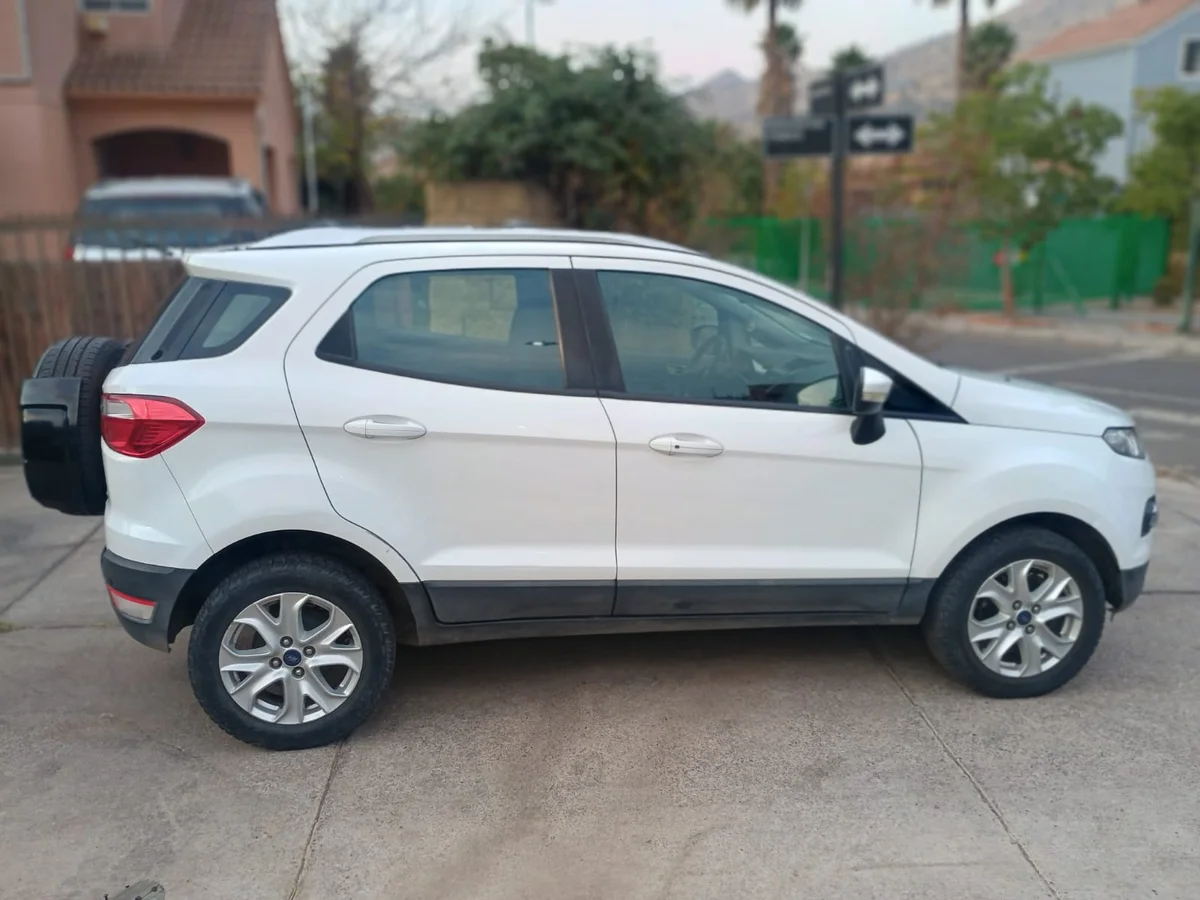 Ford Ecosport 1.6L TITANIUM 4X2 MT 5P año 2018 - Miniatura 25