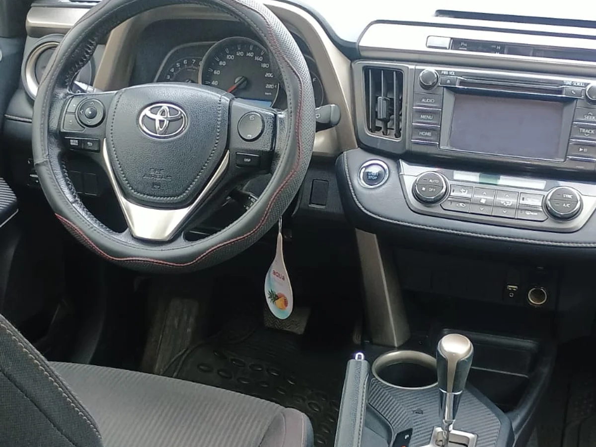 Toyota Rav4 Lujo 2.5L AT 4x2 año 2015 - Miniatura 2