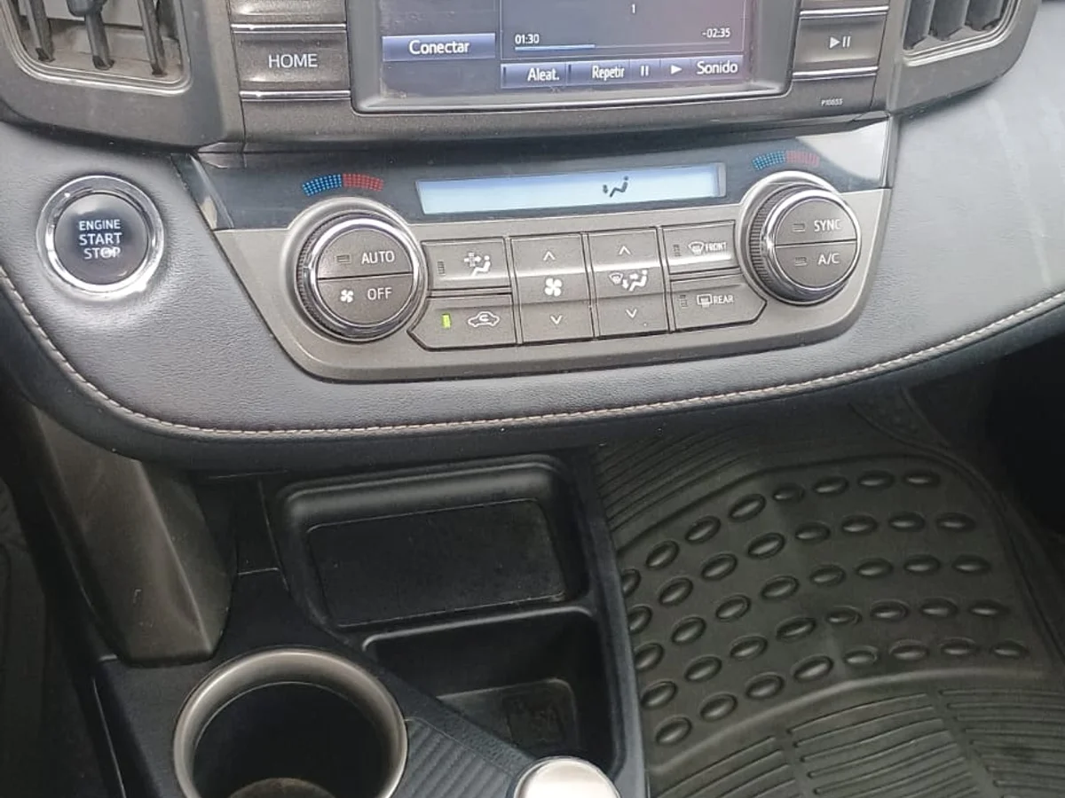 Toyota Rav4 Lujo 2.5L AT 4x2 año 2015 - Miniatura 18