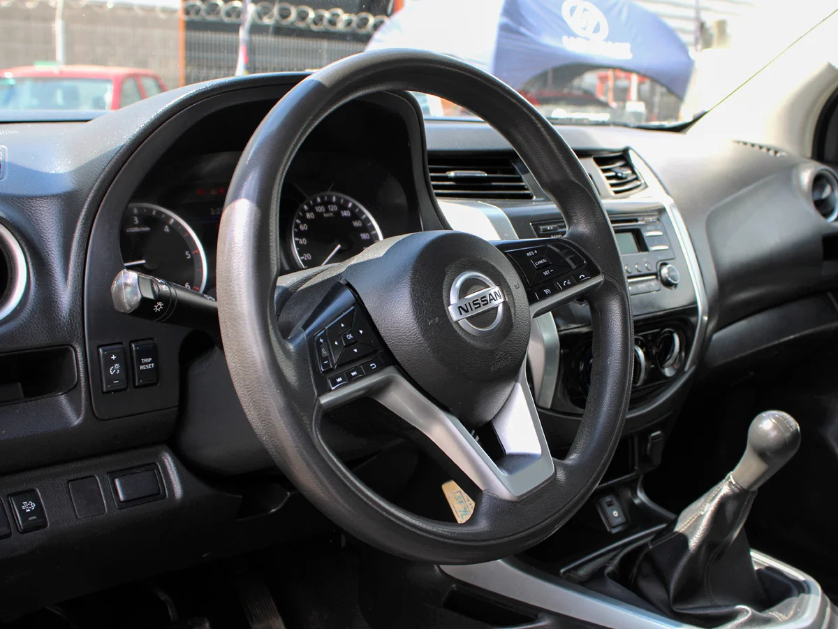 NISSAN Navara SE 4x2
