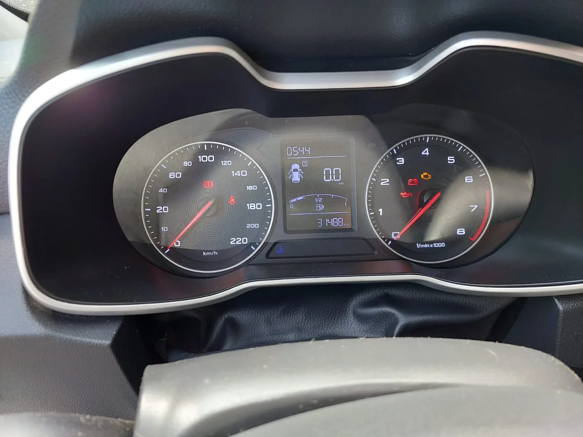 MG ZS 1.5L std 4x2 mt5 año 2025 - Miniatura 4